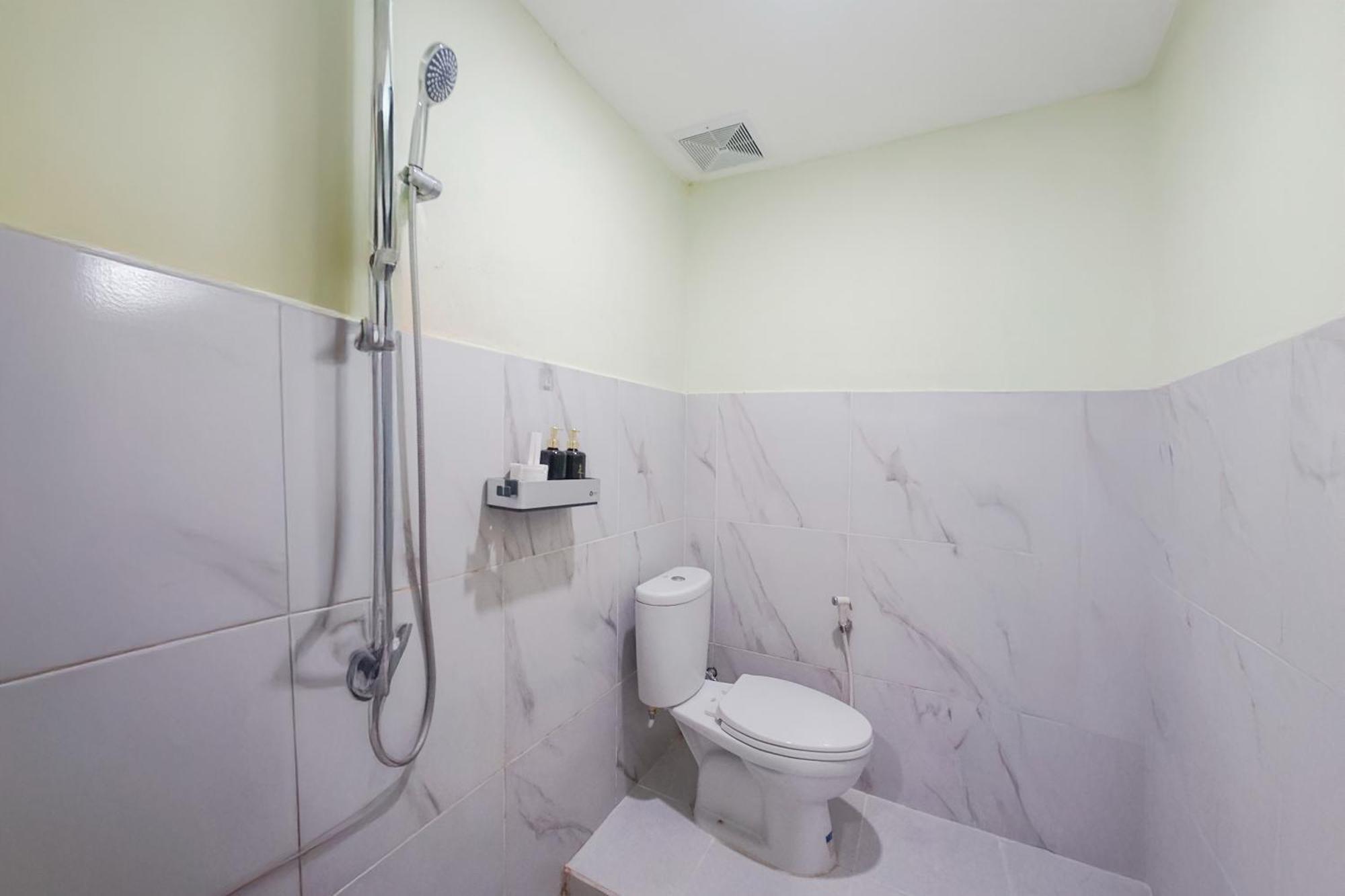 Kos 168 Jimbaran Hotel ภายนอก รูปภาพ