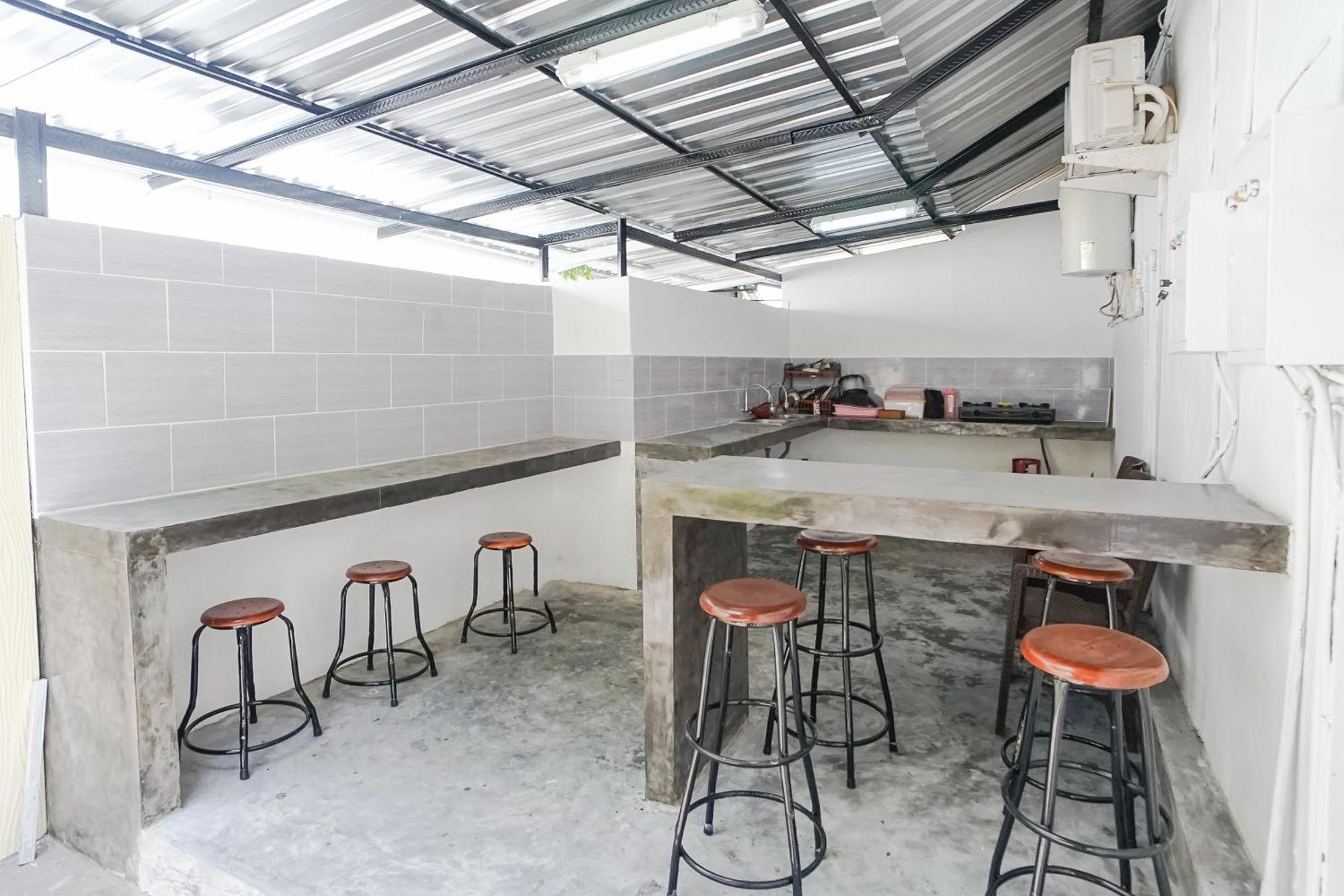 Kos 168 Jimbaran Hotel ภายนอก รูปภาพ