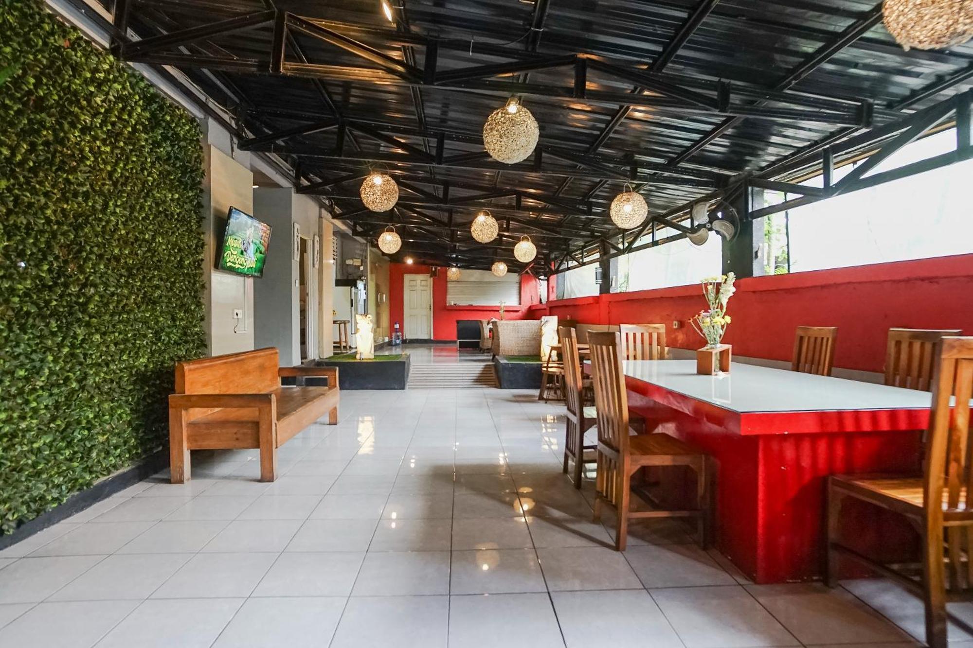 Kos 168 Jimbaran Hotel ภายนอก รูปภาพ