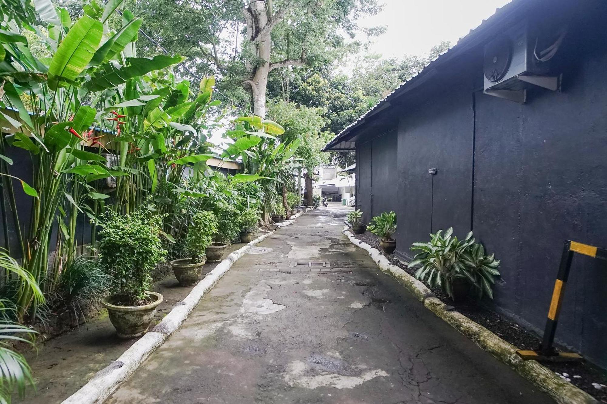 Kos 168 Jimbaran Hotel ภายนอก รูปภาพ